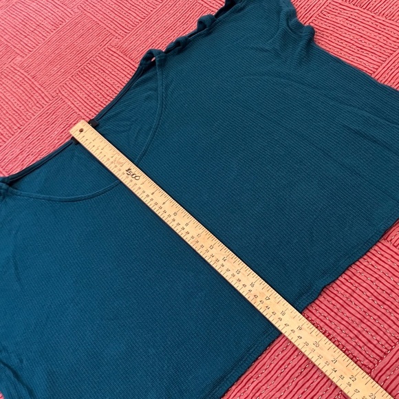 Eclipse women’s medium Teal Knit cropped Top - Picture 6 of 10